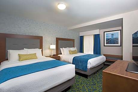 Queen Suite with Two Queen Beds and Full Kitchen - Non-Smoking