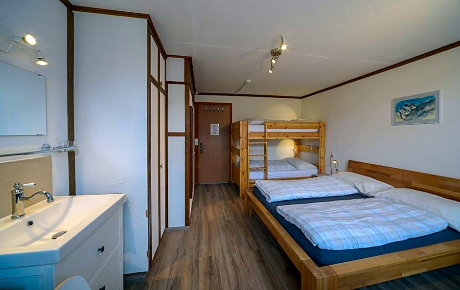 Photo 1 of 6 of Quadruple Room