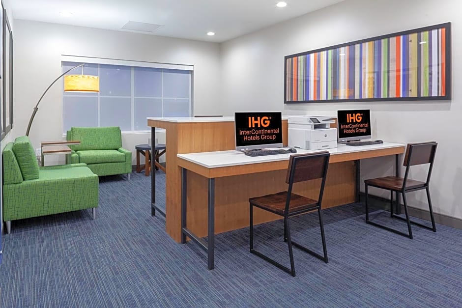 Holiday Inn Express and Suites Gilbert - East Mesa By IHG