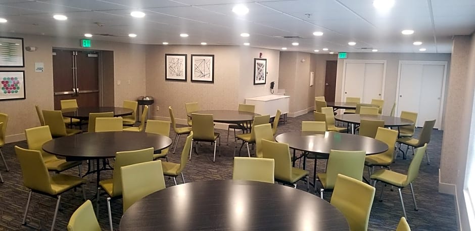 Holiday Inn Express Seattle - Sea-Tac Airport By IHG