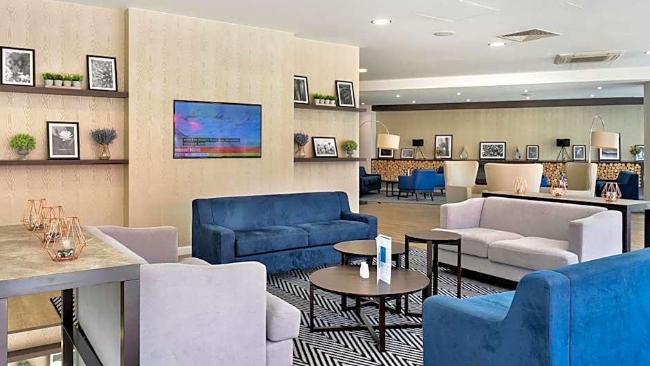 Holiday Inn Express Leigh - Sports Village By IHG