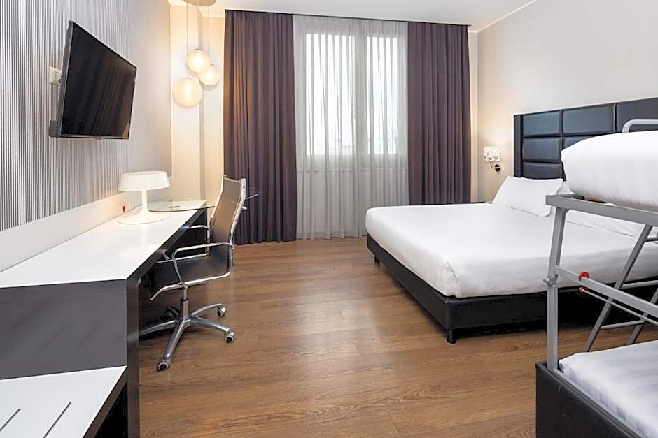 Holiday Inn Genoa City By IHG