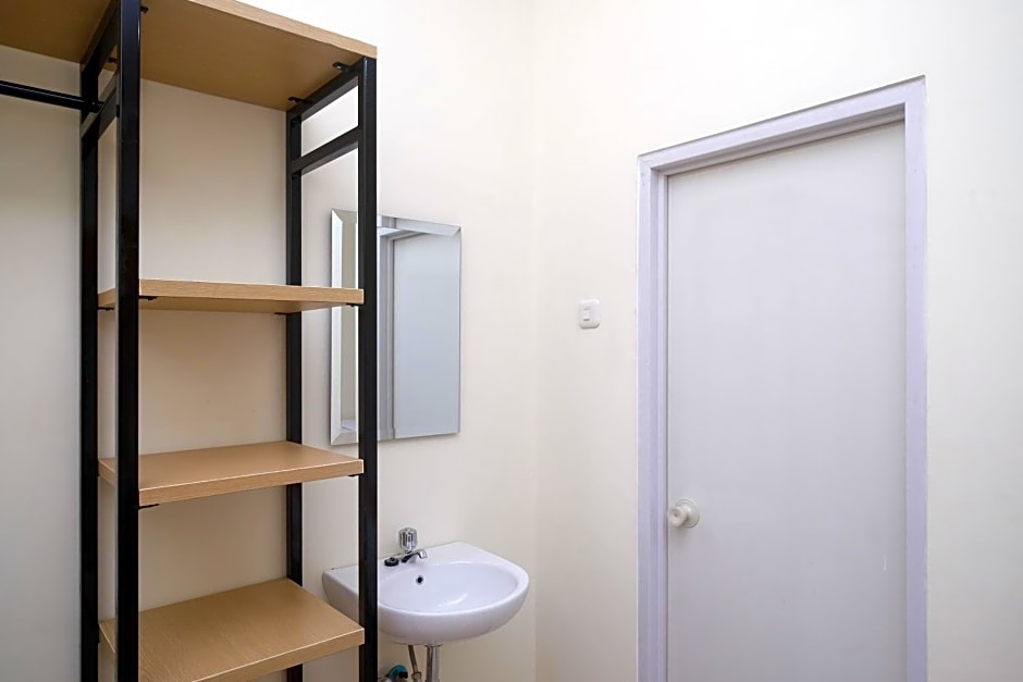 RedDoorz near Kawasan Bandara Ahmad Yani Semarang 2