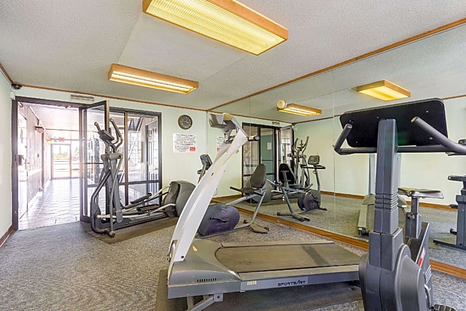 Econo Lodge Inn & Suites Bentonville – Bentonville, AR