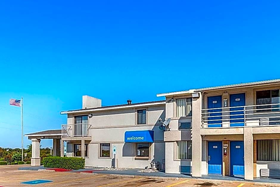 Motel 6-Lancaster, TX - DeSoto - Lancaster