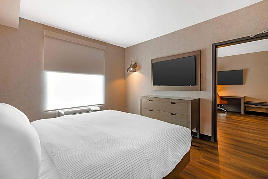 Cambria Hotel & Suites Plymouth