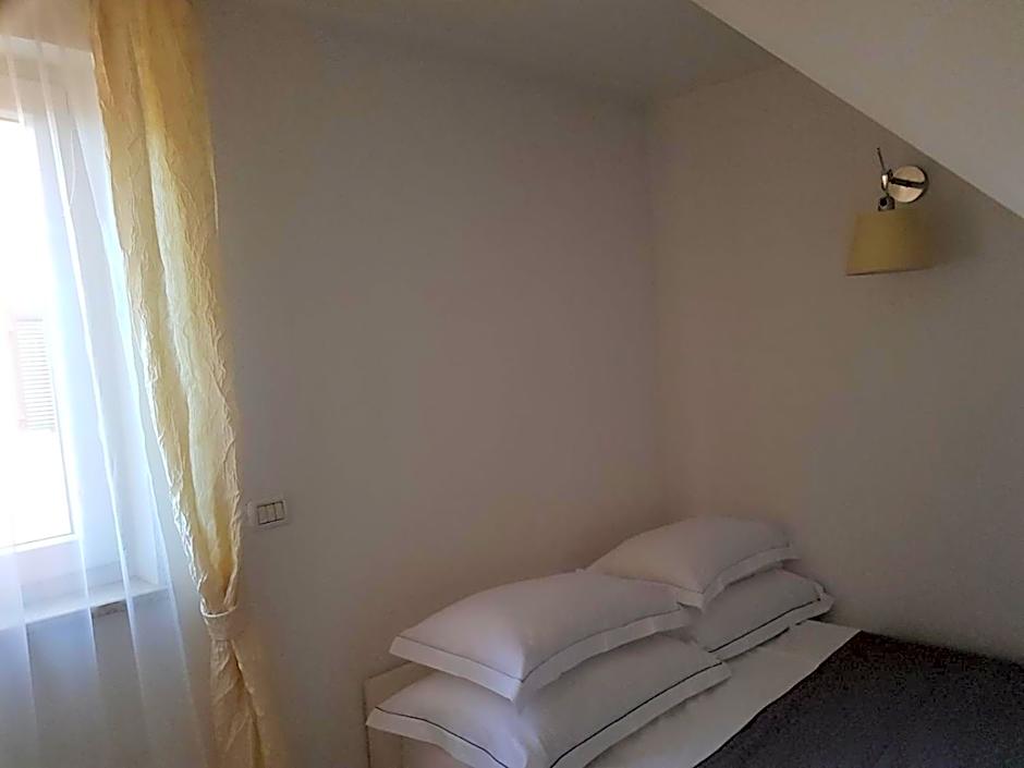 Apartments Fontana Zambratija