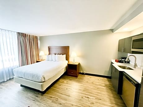 King Room with Kitchenette - Non-Smoking