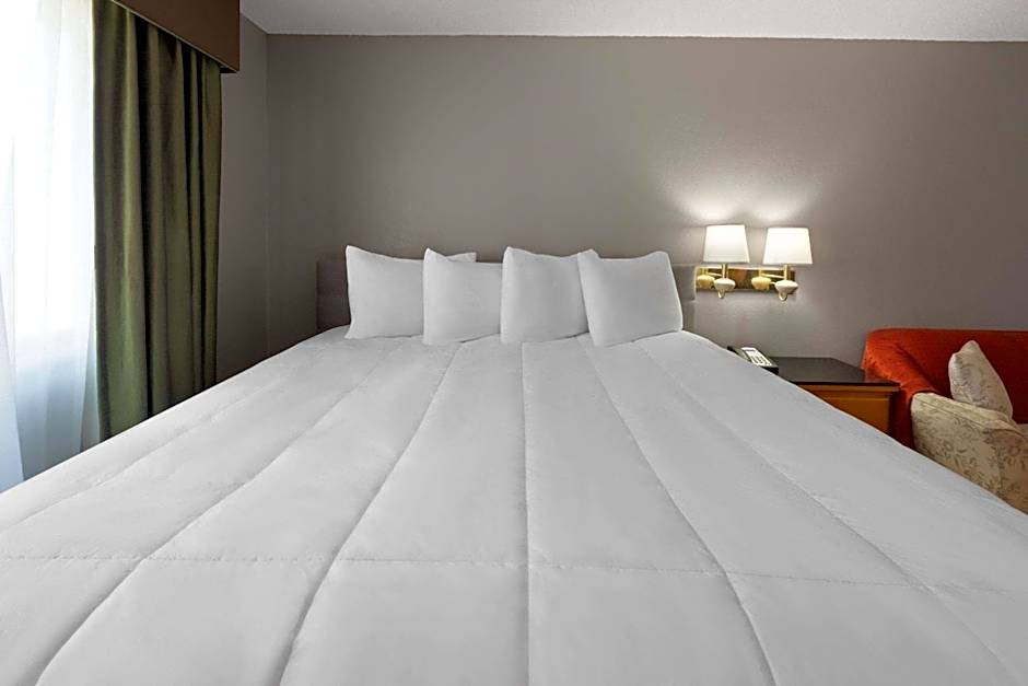 Travelodge by Wyndham Redwood Falls