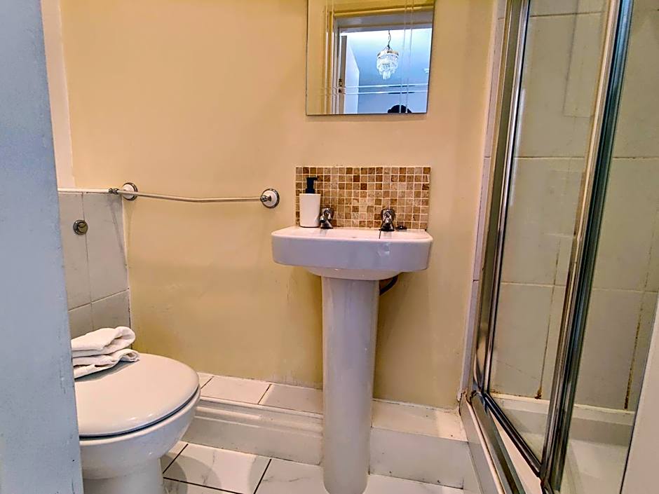 Wentworth House - Free Parking