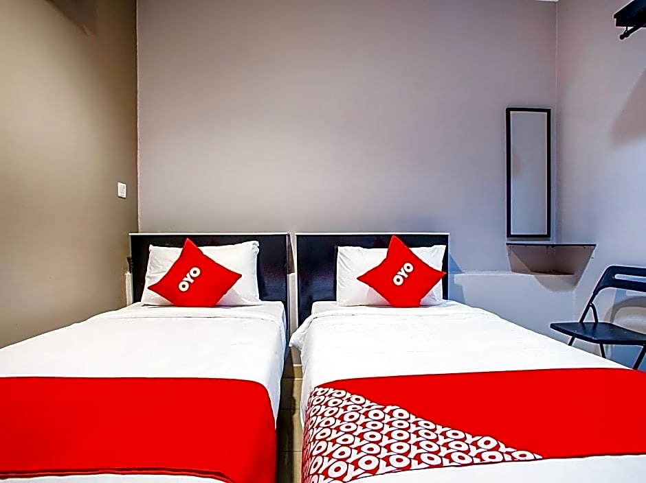 Super OYO 44097 Avatarr Hotel