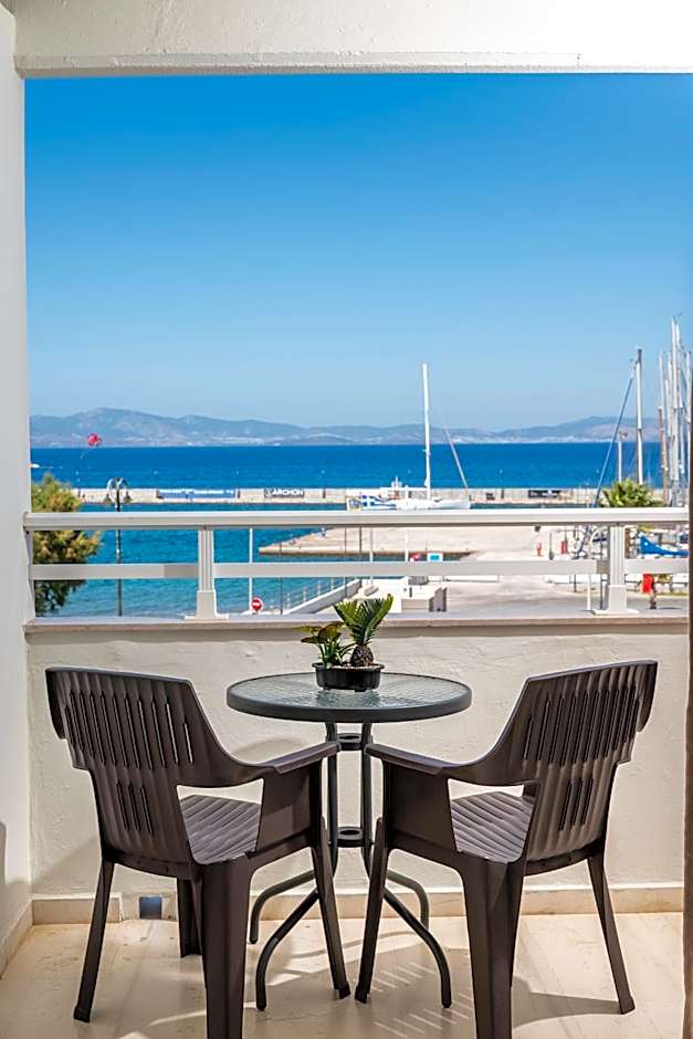 Zephyros Hotel