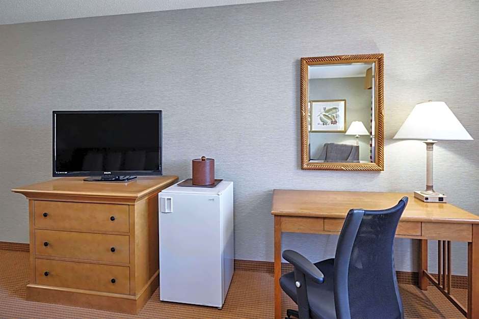 Howard Johnson Hotel Madison – Madison, WI