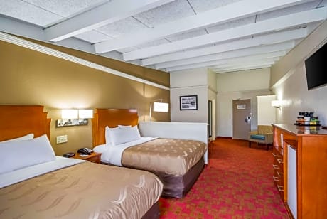 Suite 2 Queen Beds