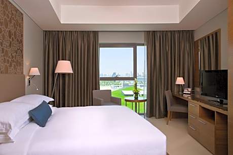 City View Studio - King Bed