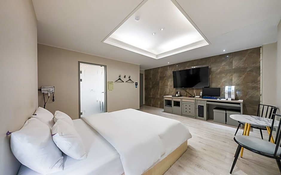 Hwaseong Wolmun Lavender Onchen Hotel