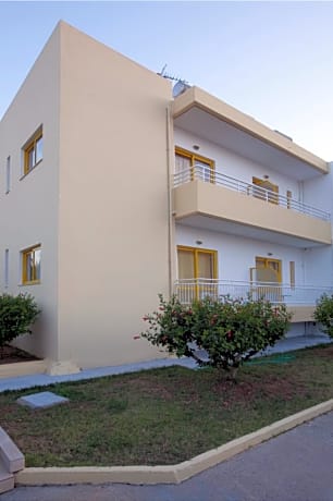 Cosmi Poolside Apartments