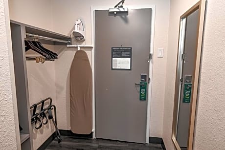 1 King Bed Suite