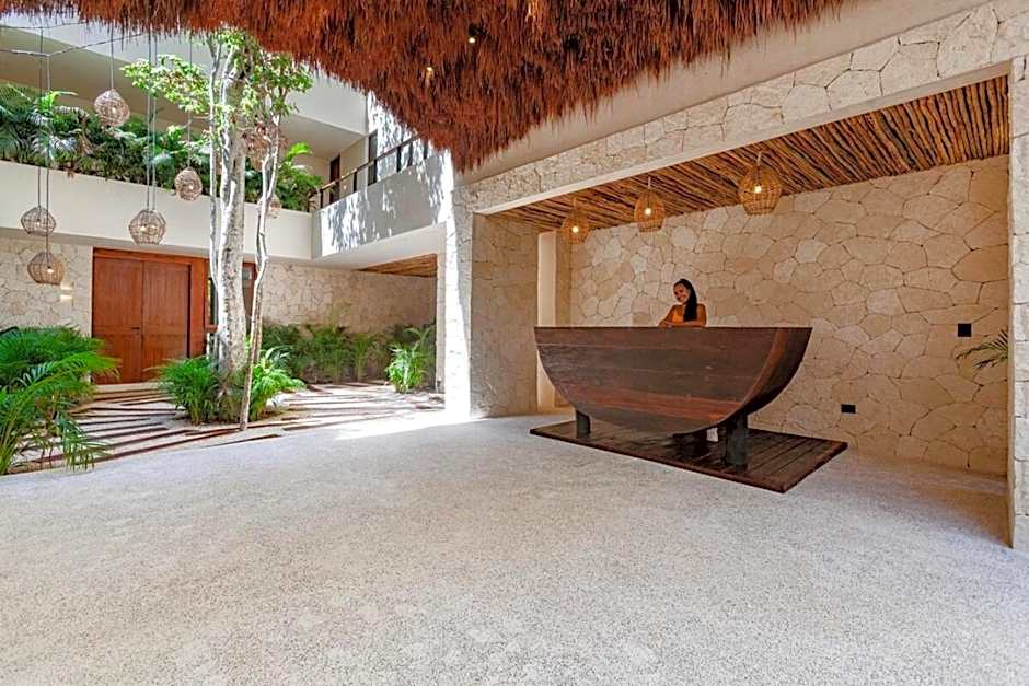 Encanto Luxe Jungle Apt 10min BeachHot TubKing