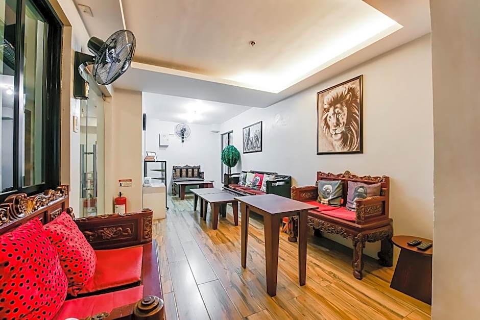 OYO 136 Regal Residences