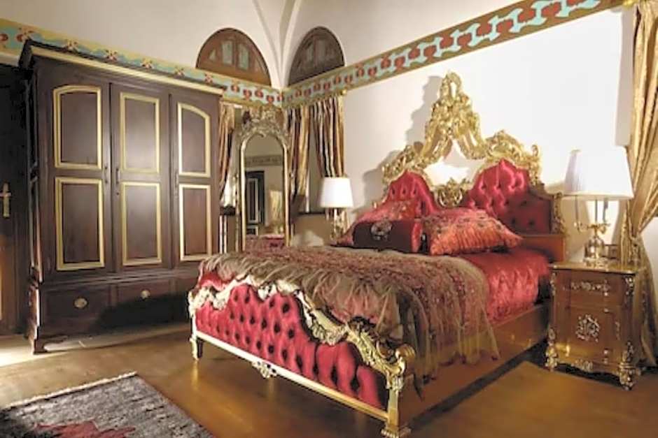 Cesme Kanuni Kervansaray Historical Hotel