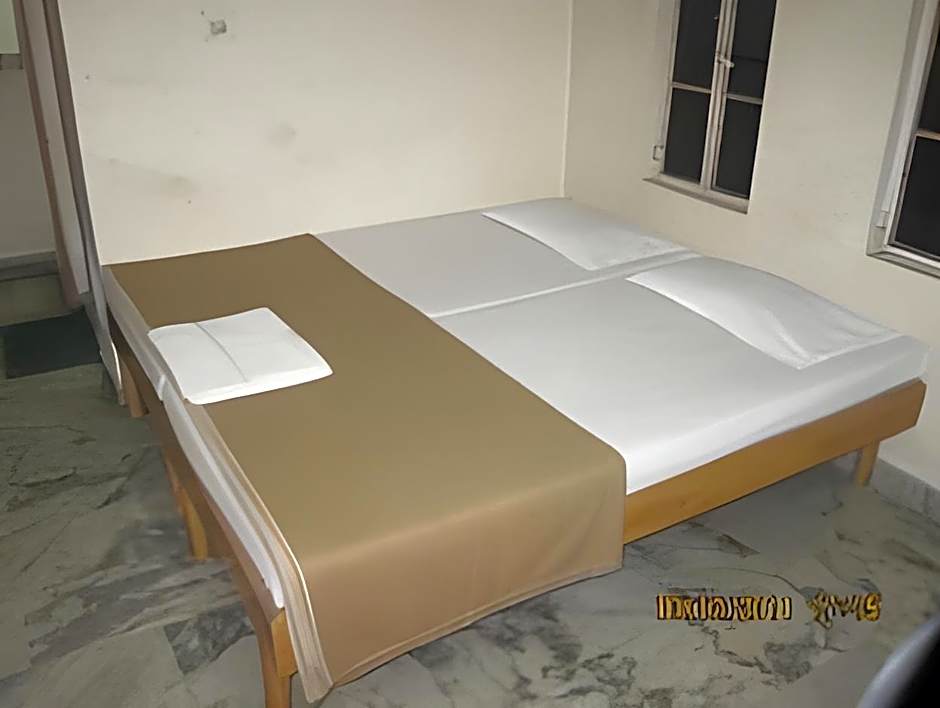 Puja Guest House – Varanasi, VA