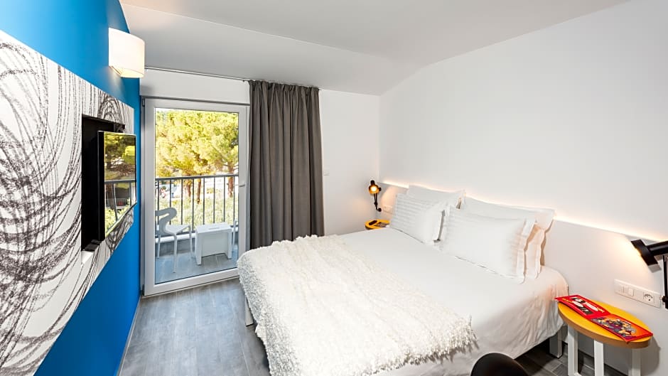 Photo 1 of 6 of Standard 1 Double Bed or 2 Beds, Park View, Balcony or Terrace