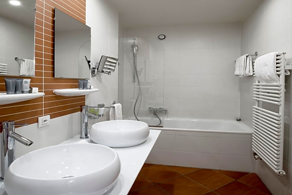 La Cour Des Augustins Boutique Gallery Design Hotel