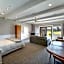 Manata Homestead & Lodge