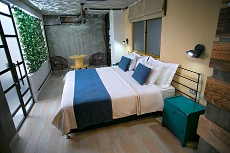 Deluxe Suite with Spa Bath