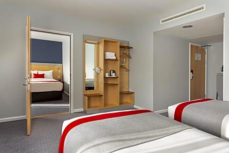 Standard Twin Room with Free Hot Breakfast - Accessible