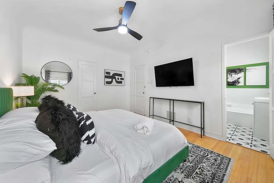 Cozy Retreat near Beverly Hills Parking, Laundry, Parking