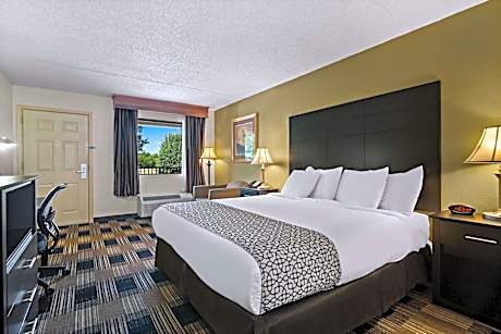 King Room with Bath Tub - Disability Access/Non-Smoking