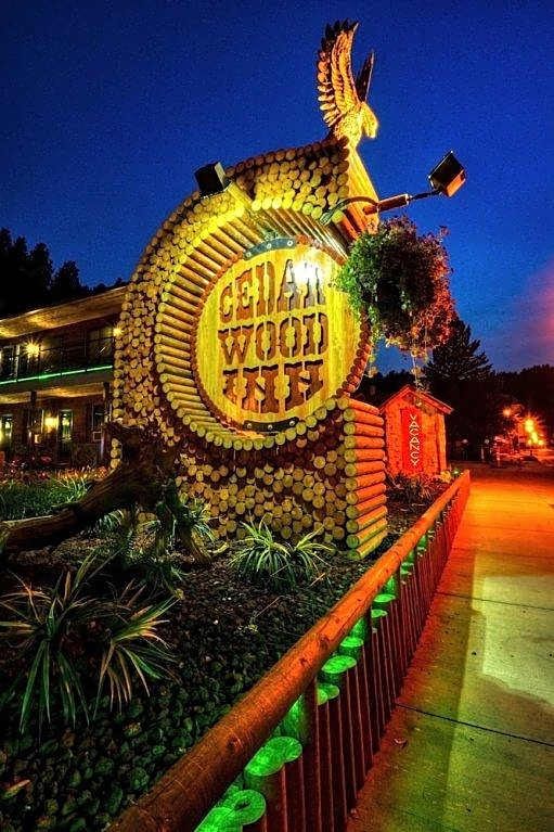 Cedar Wood Inn