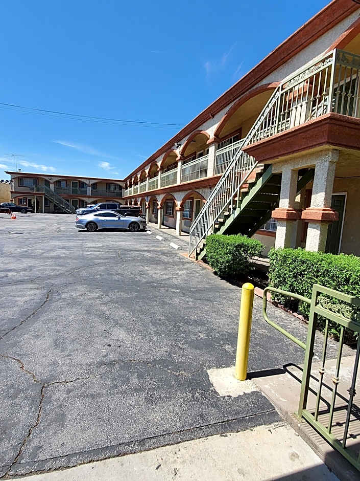 Delmonico Inn Suites