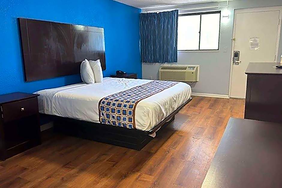 Super 8 by Wyndham Portsmouth - Norfolk