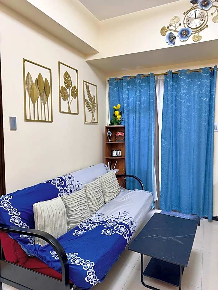 Bayfront Suite in Pasay, Manila Near NAIA Terminal, PICC, Star City, MOA and US Embassy - Pet-Friendly, Free Pool, Wi-Fi & Netflix