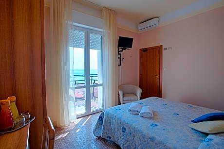 Double Room with Balcony and Sea View