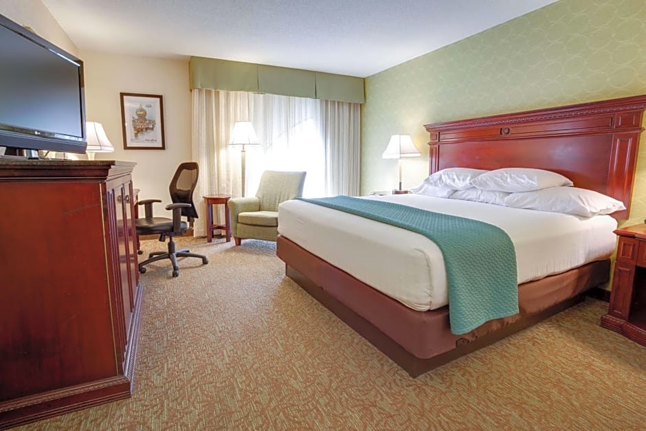 Photo 1 of 4 of Deluxe King Room - Accessible, Tub