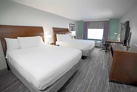 2 Queens Premium W/In-Room Drinks-Snacks