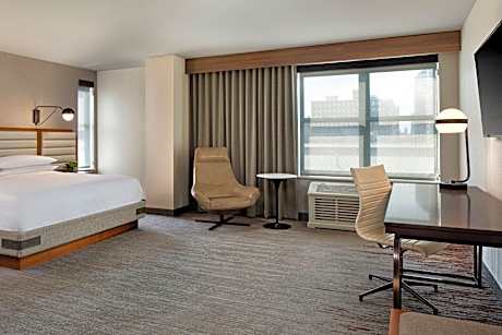 Larger Guest room, 1 King, Corner room