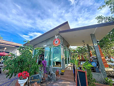Toraneethai Homestay Amphawa