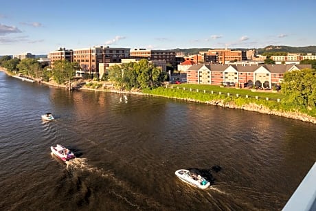 Courtyard La Crosse Downtown/Mississippi Riverfront