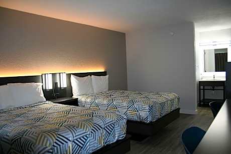 2 Full Beds | Suite, Non-Smoking, Kitchen