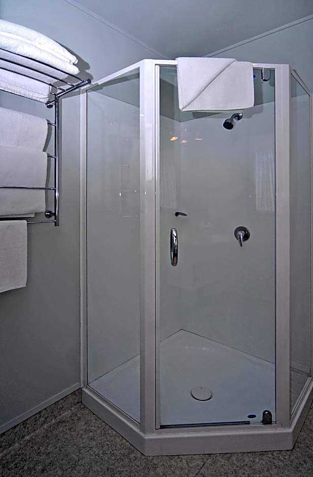 Edgewater Motor Lodge