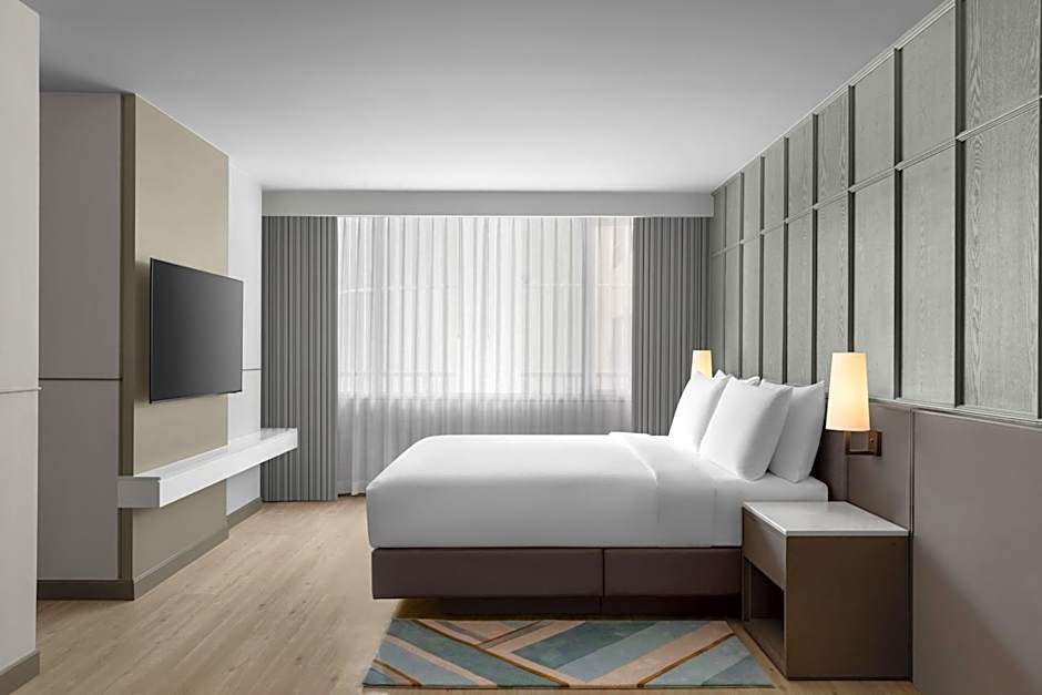 Photo 1 of 4 of Deluxe 1 King Bed, Bathtub