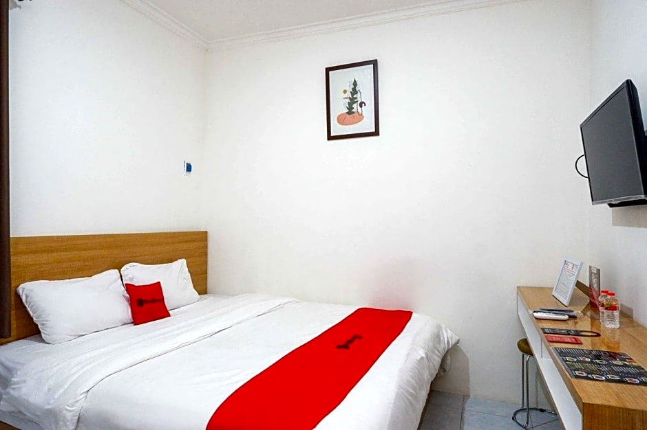 RedDoorz near Rita Super Mall Purwokerto