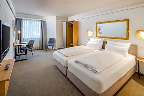Standard Queen Room