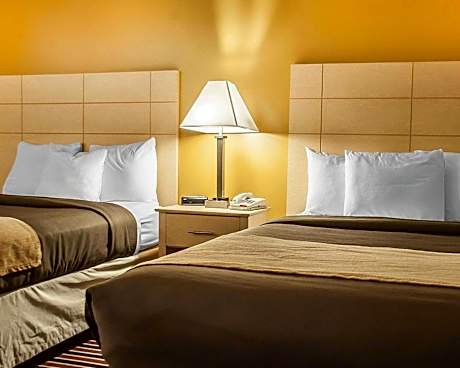 Deluxe Queen Room with Two Queen Beds - Non-Smoking