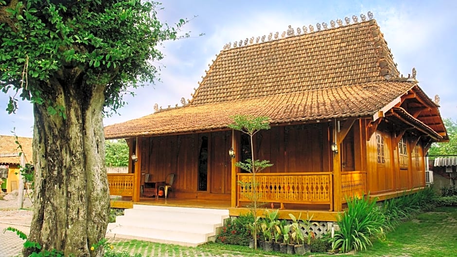 Kampoeng Joglo Boutique Hotel